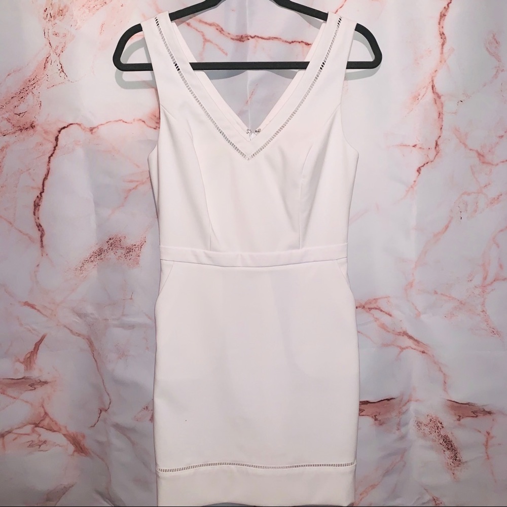 Bebe V-neck satin white dress with pockets